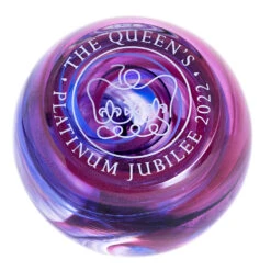 Queen's Platinum JubileePaperweight -Home Charm Store u22004 jubilee paperweight co 1